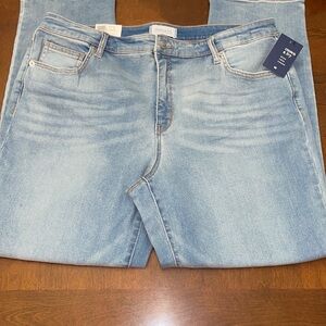 crown & ivy Light Wash Straight Leg Women's Jeans